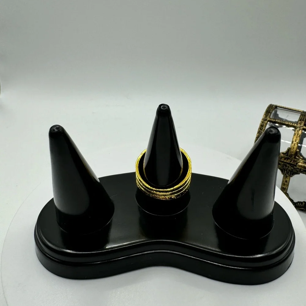 Goldtone‎ Wide Etched Ring With Purple Stone SZ 7 NEW